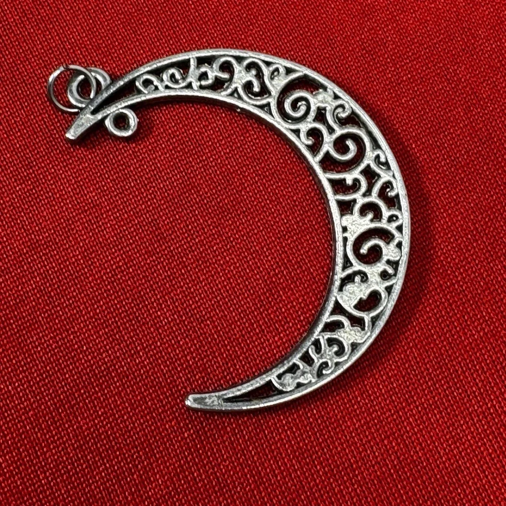 Modern Antique Silver Pendant Featuring Hollow Moon‎
